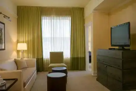DeLuxe, a Provenance Hotel - 40