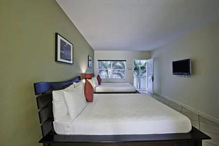 Suites on South Beach - 18