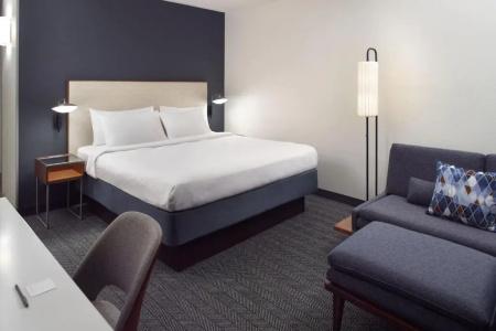 Courtyard by Marriott Broadway - 27