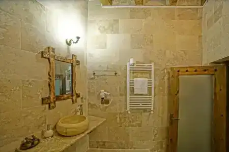 Risus Cave Suites - 28