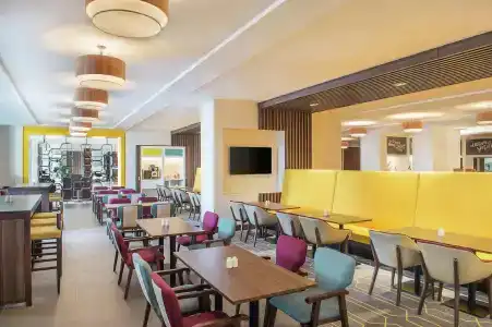Hampton By Hilton Dubai Airport - 26