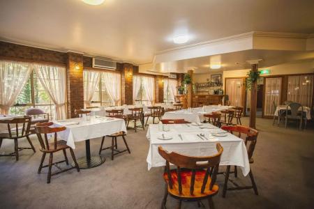 St Georges Motor Inn - 11