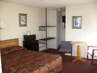 Spanish Trails Inn and Suites - 3