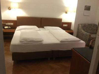 Adria - 90
