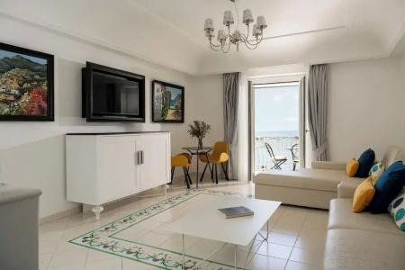 Eden Roc Suites - 451