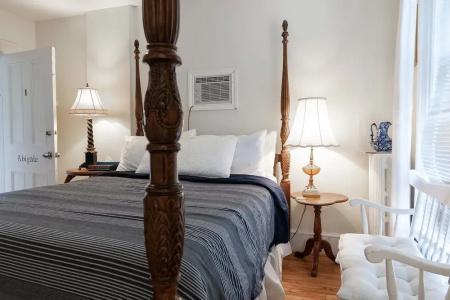 Stone Maiden Inn - 55