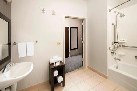 Courtyard by Marriott - 8