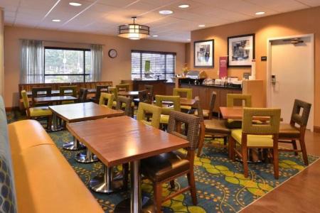 Hampton Inn Portland East - 22