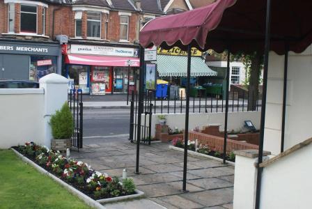 Oyo London Guest House - 12