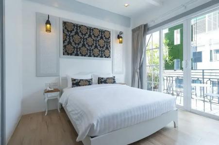 White Ivory Bed And Breakfast - 56