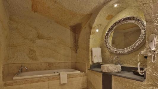 Golden Cave Suites - 103