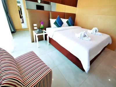 Golden Dragon Beach Pattaya - 4