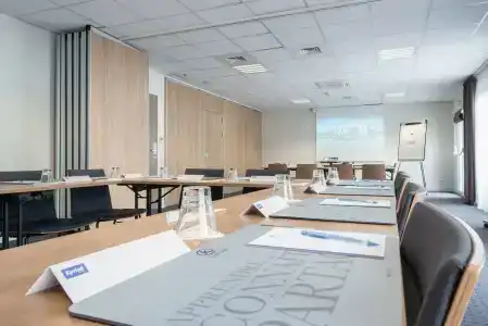 Kyriad La Rochelle Centre - Les Minimes - 13