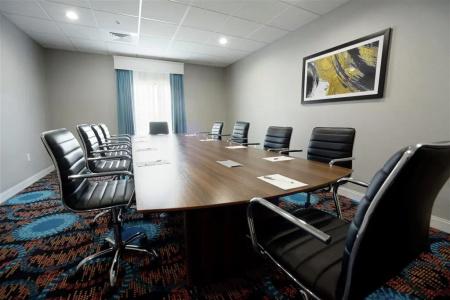 Hampton Inn & Suites Airport - 21