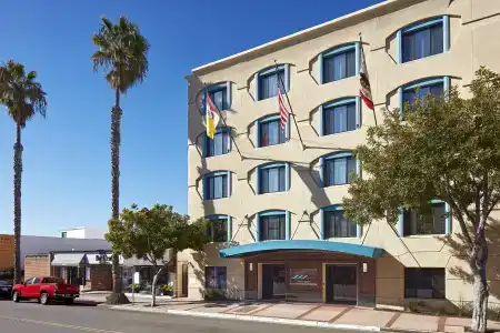 Empress La Jolla - 22