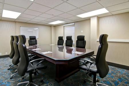 Hampton Inn & Suites by Hilton-Airport - 21