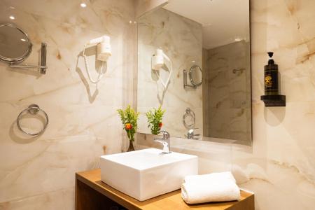 Best Western Plus Embassy - 8