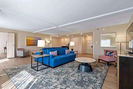 DoubleTree by Hilton - 70