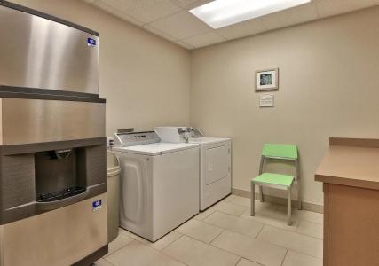 Hilton Garden Inn/Journal Center - 35