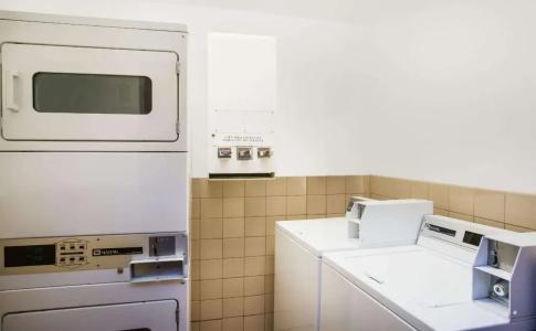 Days Inn by Wyndham Miami International Airport - 38