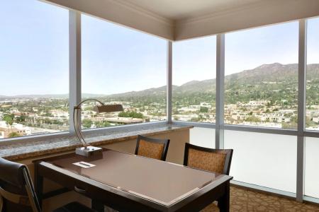 Embassy Suites Los Angeles - 6