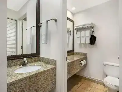 Best Western Pier Point Inn - 48