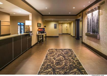 Hampton Inn & Suites - 13