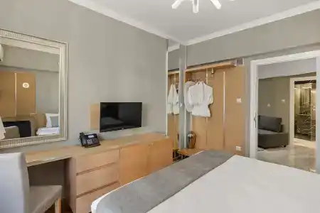 Athens Warehouse Boutique & Suites - 80