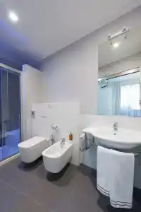 Executive Inn Boutique - 8