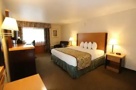 Magnuson Grand North - 6
