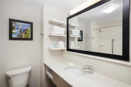 Hampton Inn Portland East - 60