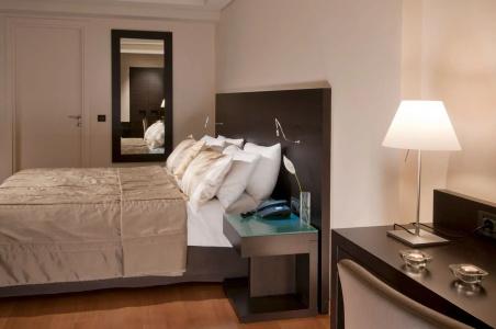 o&b Athens Boutique - 170
