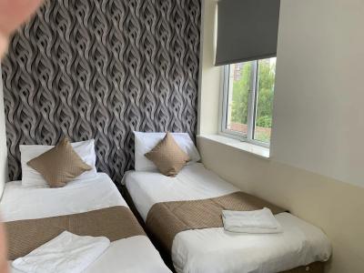 Trivelles - Manchester - Cross Lane - 16