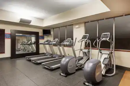 Hampton Inn - Hills - 16