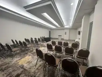 Holiday Inn Airport East, An Ihg - 32