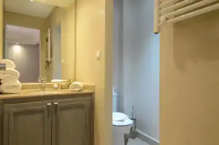 Riad Ayni - 40