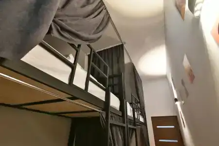 UPstairs Apart - Hostel - 9