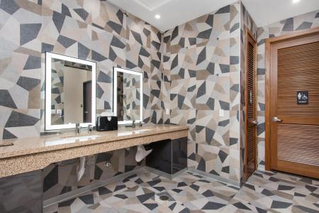 Best Western Plus Dragon Gate Inn - 2