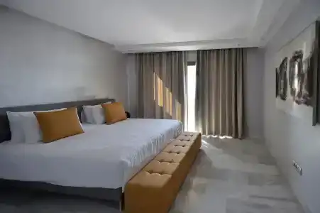 Le Yacht Suites - 102