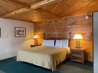 Lake Crest Inn - 48