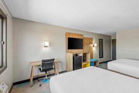 Days Inn & Suites by Wyndham Airport - 2