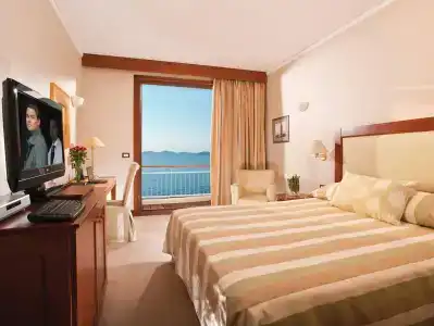 Grand Resort Lagonissi - 2