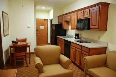 Best Western Plus San Antonio East Inn & Suites - 11