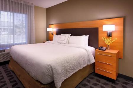 TownePlace Suites by Marriott - 36
