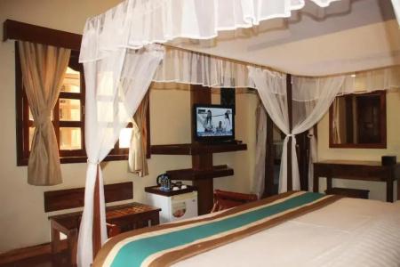 Royal Mayura Resort - 8