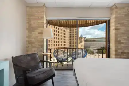 Riverwalk Plaza - 46