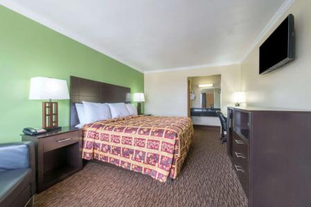 Red Roof Inn West - 1