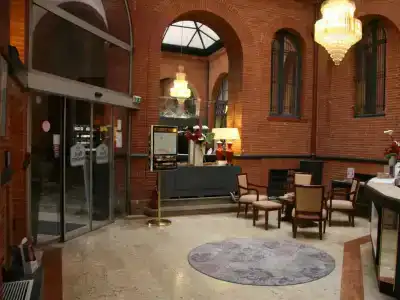Best Western Toulouse Centre Les Capitouls - 20