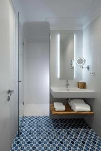 Atocha Madrid, Tapestry Collection by Hilton - 44
