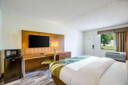 Quality Inn & Suites Downtown - 14